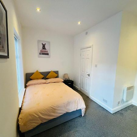 Luxury Double & Single Rooms With En-Suite Private Bathroom In City Centre Stoke On Trent Exterior photo