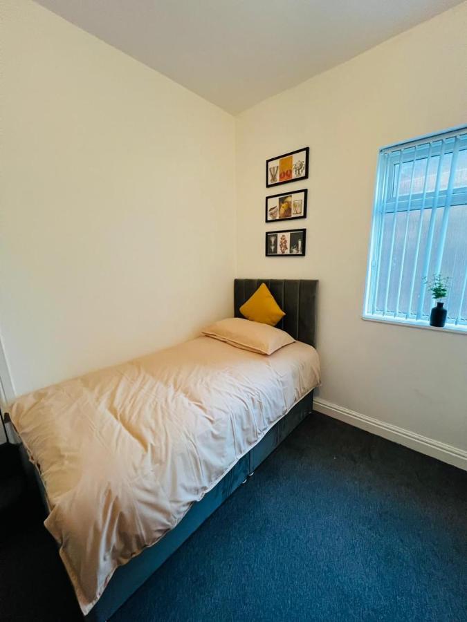 Luxury Double & Single Rooms With En-Suite Private Bathroom In City Centre Stoke On Trent Exterior photo