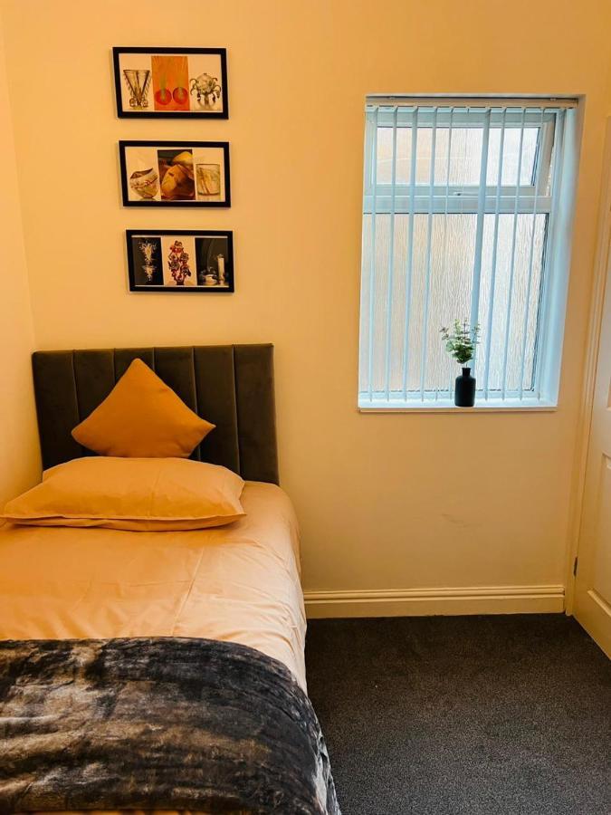 Luxury Double & Single Rooms With En-Suite Private Bathroom In City Centre Stoke On Trent Exterior photo