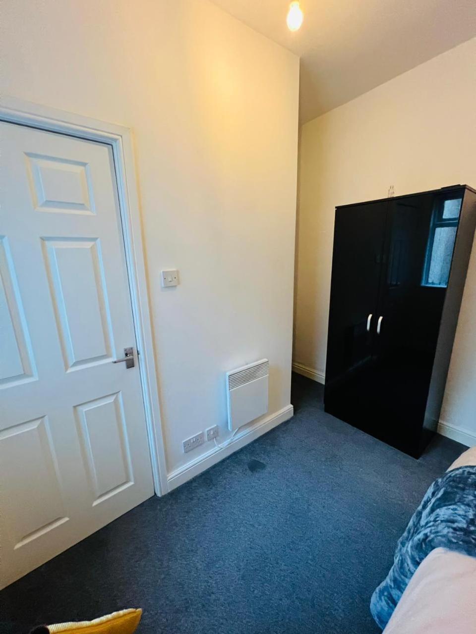 Luxury Double & Single Rooms With En-Suite Private Bathroom In City Centre Stoke On Trent Exterior photo